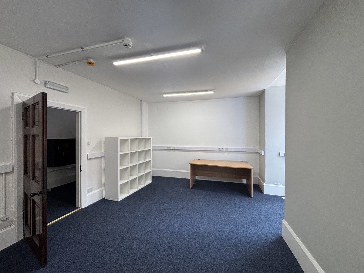 Office in Huddersfield - photo 3