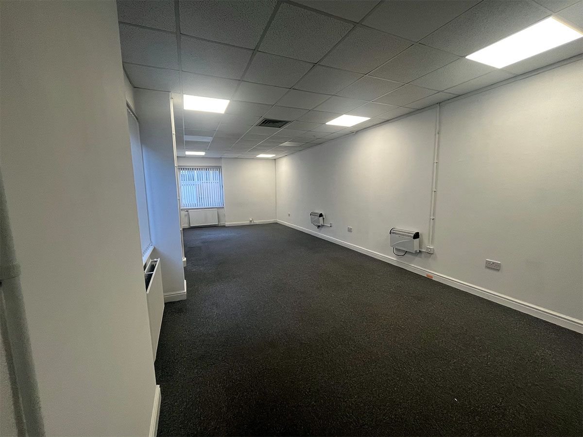 Office in Wirral - photo 3