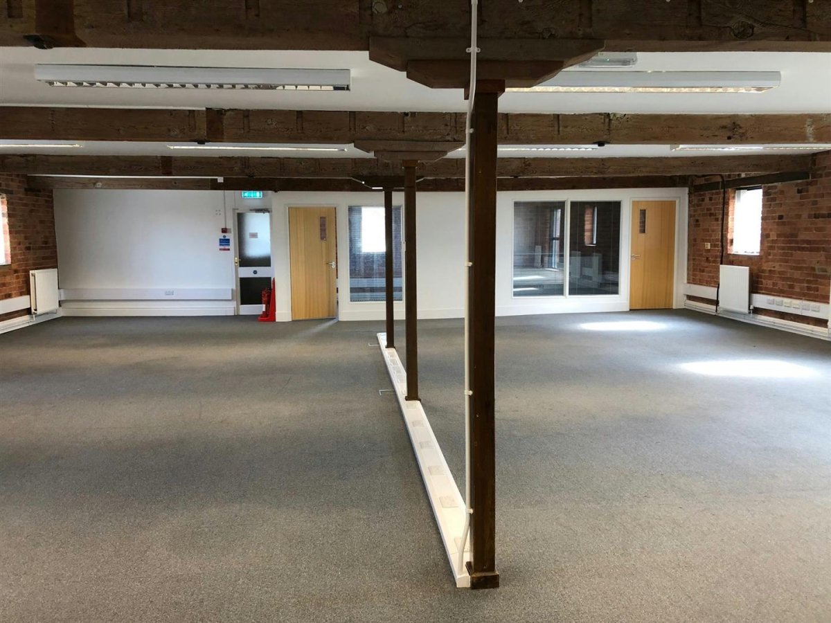 Office in Grantham - photo 2