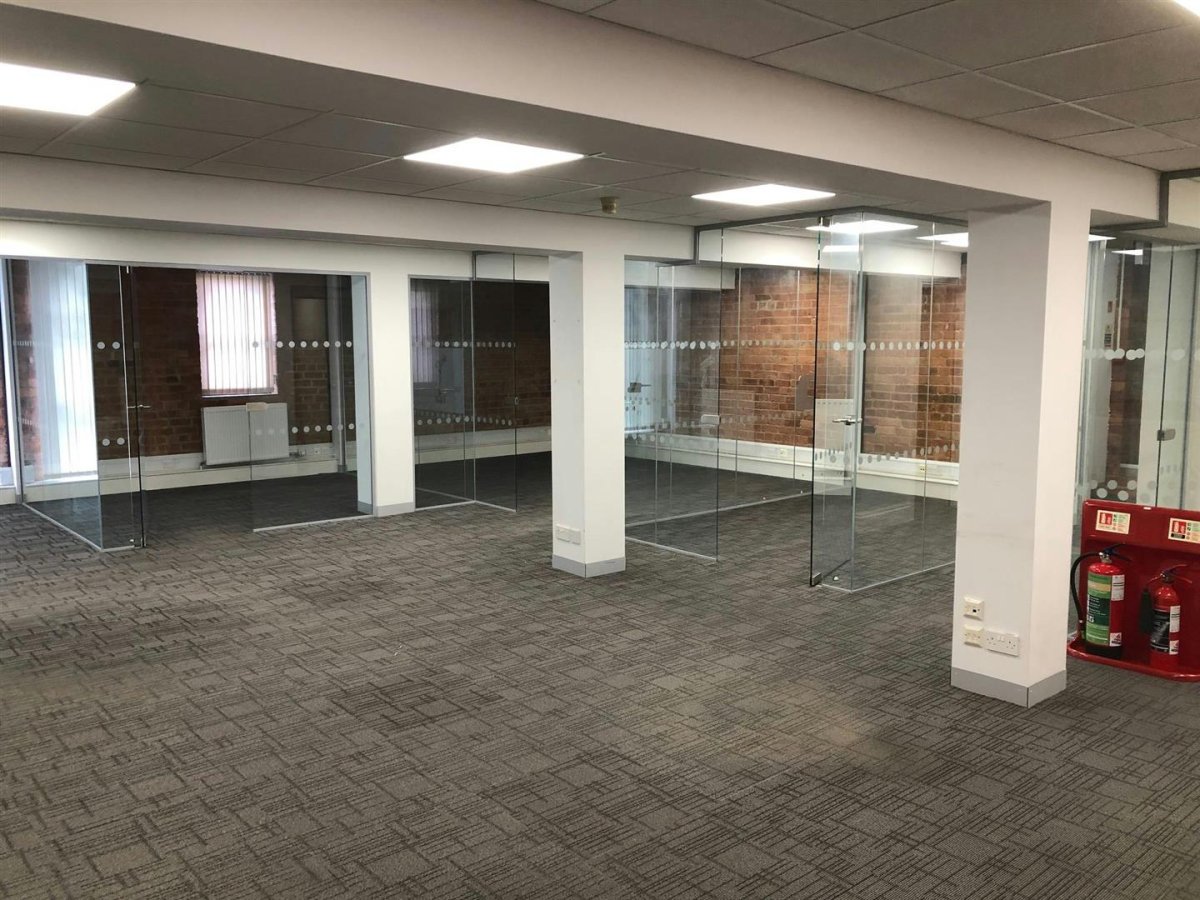 Office in Grantham - photo 3