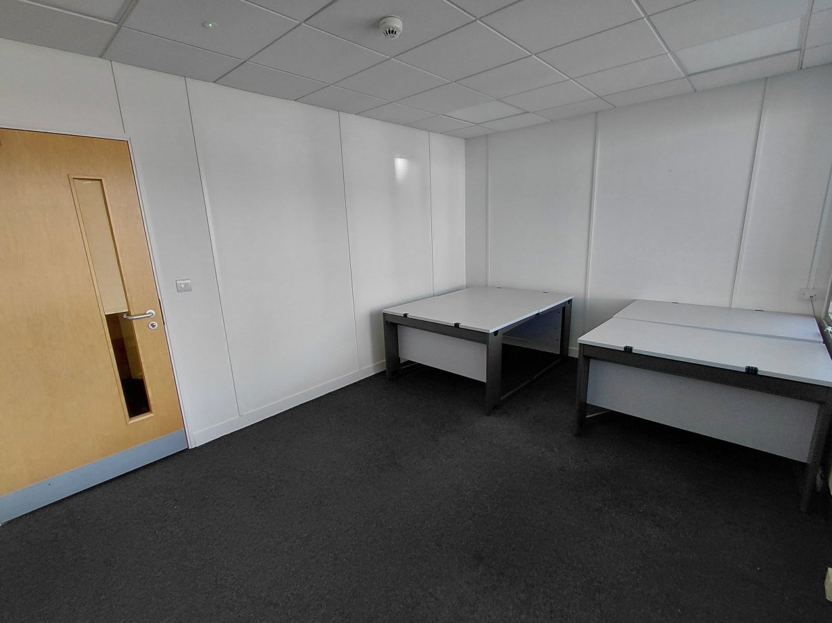 Office in Redhill - photo 3