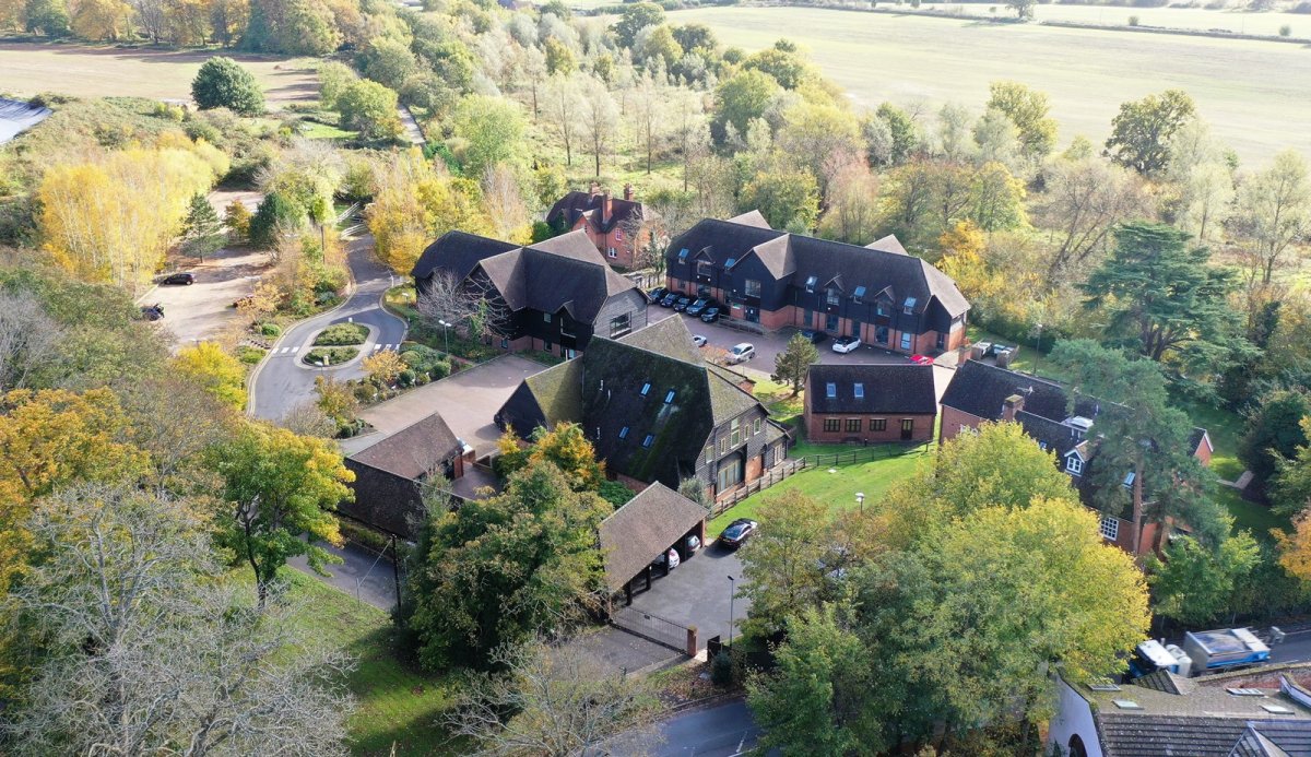 Office in Woking - photo 2