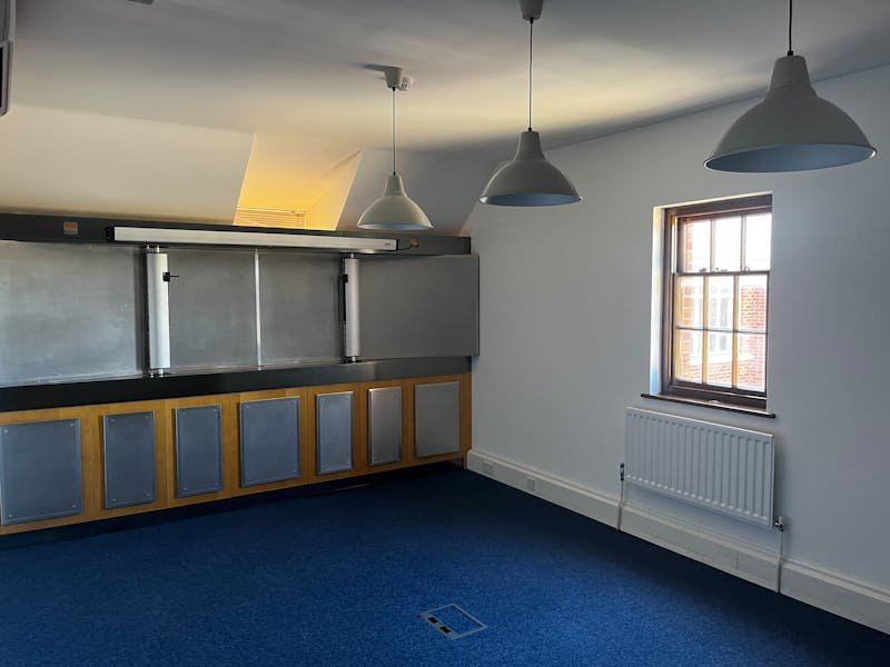 Office in Fareham - photo 2