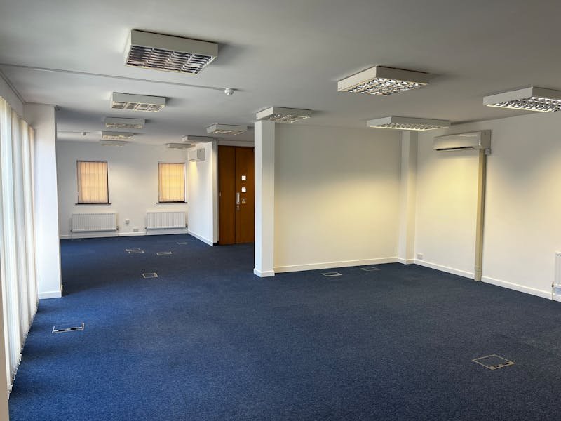 Office in Fareham - photo 3