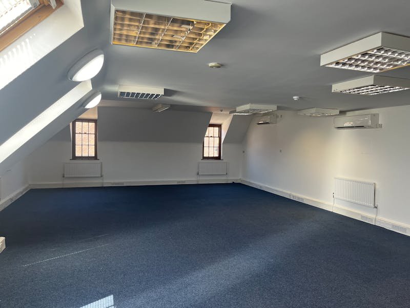 Office in Fareham - photo 4