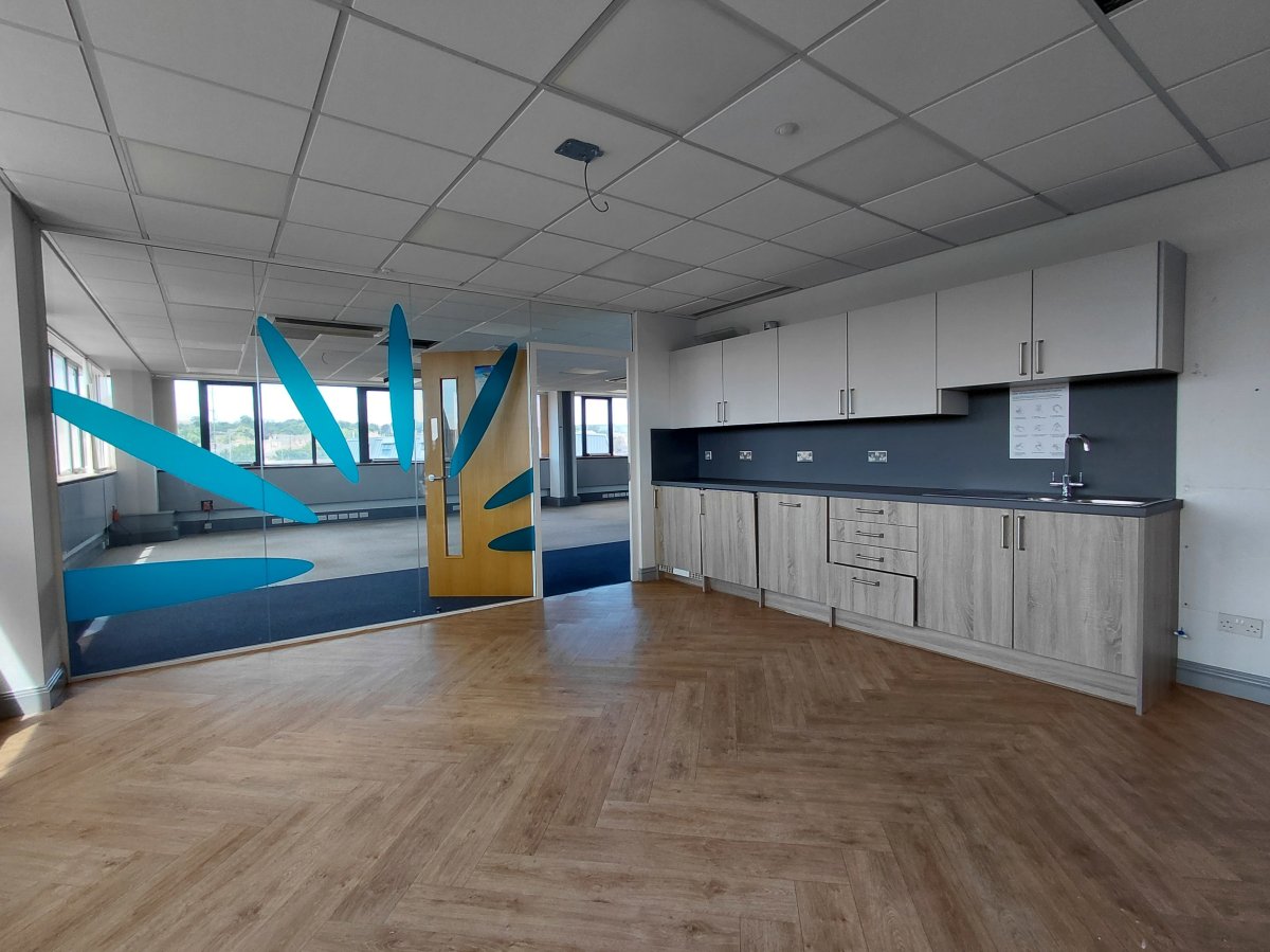 Office in Huddersfield - photo 3