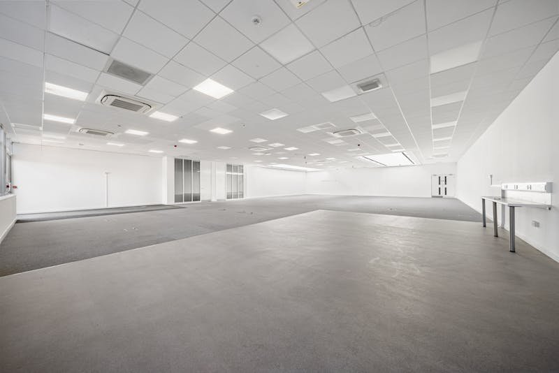 Office in Gatwick - photo 3
