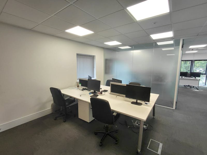 Office in Woking - photo 3