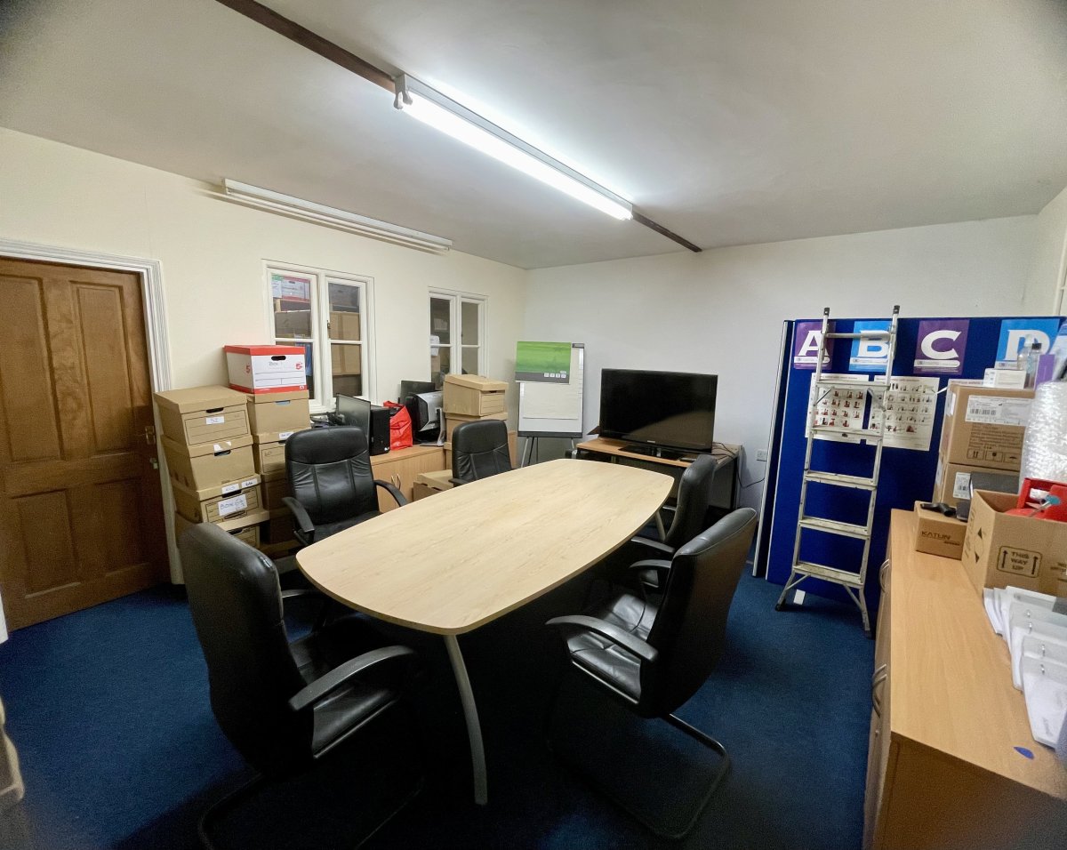 Office in West Tanfield - photo 3