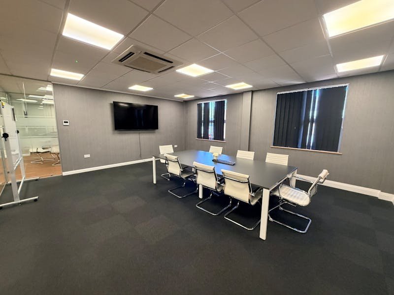 Office in Fareham - photo 3