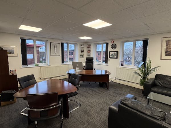 Office in Bromsgrove - photo 3
