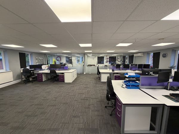 Office in Bromsgrove - photo 4