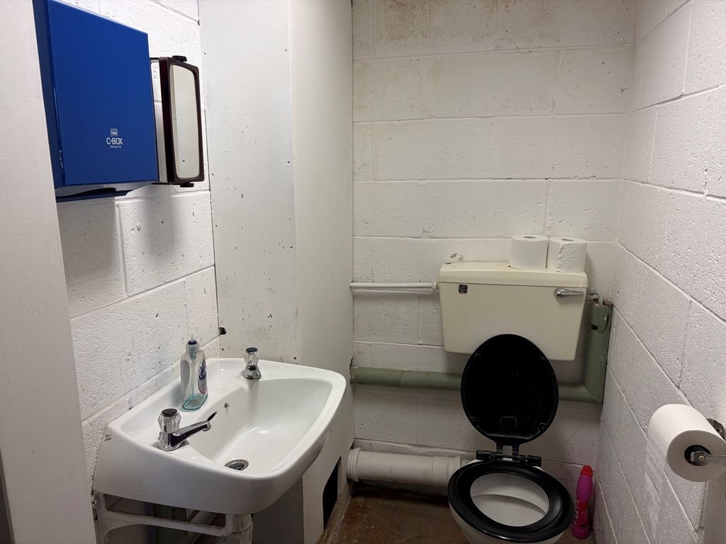 Office in Congleton - photo 3