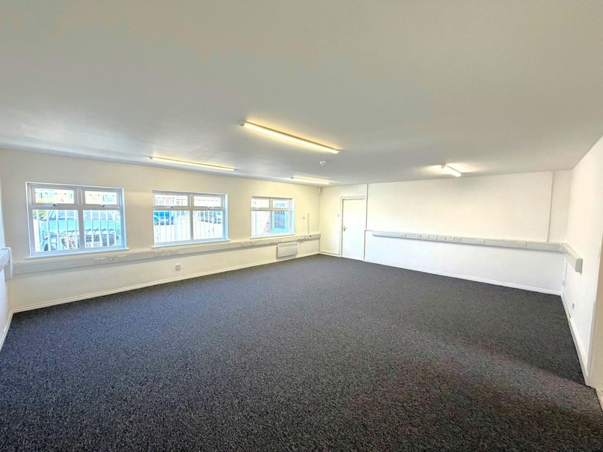 Office in Romford - photo 3