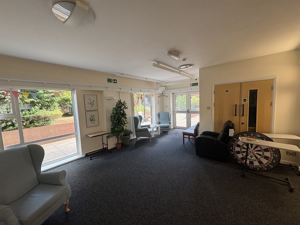 Office in Oldbury - photo 3
