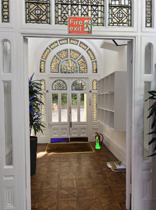 Office in Surbition - photo 2