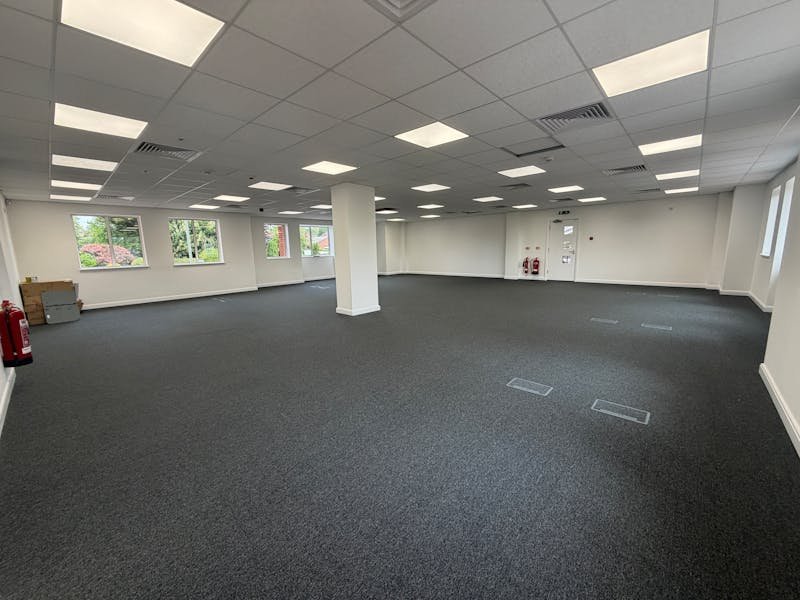 Office in Farnham - photo 3