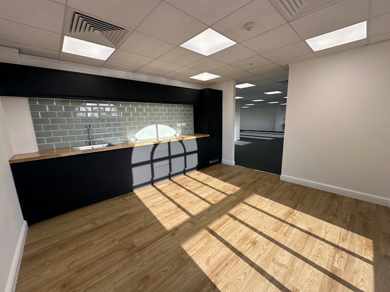 Office in Farnham - photo 4