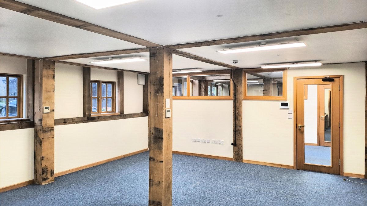 Office in Woking - photo 2