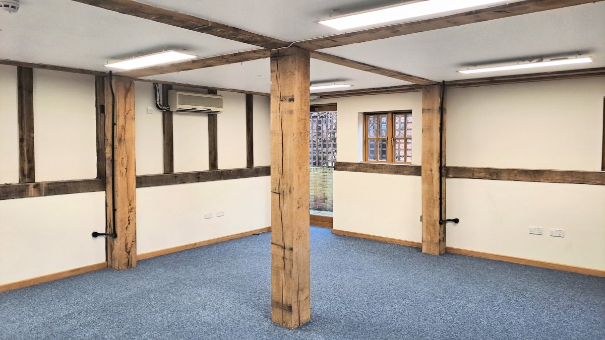 Office in Woking - photo 3