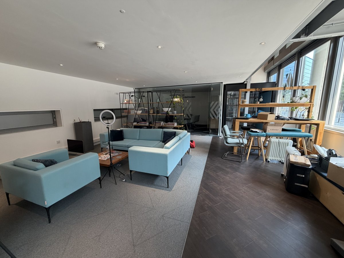 Office in Salford - photo 4