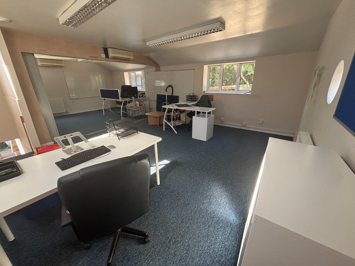 Office in Stroud - photo 3