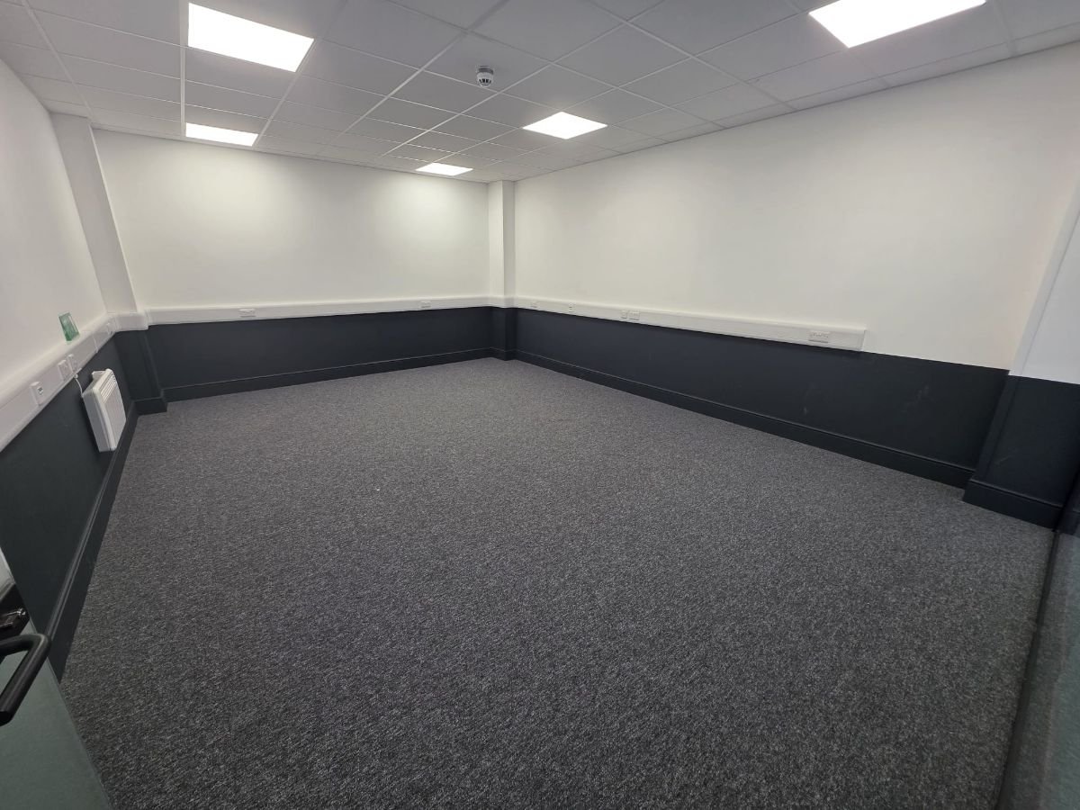 Office in Wirral - photo 2