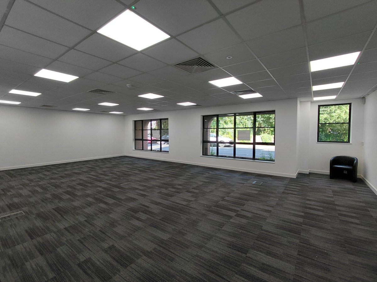 Office in Staines - photo 3