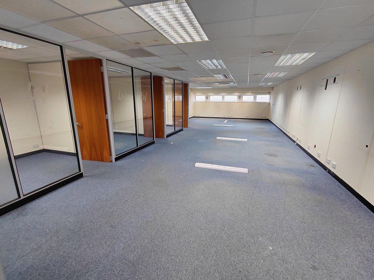 Office in Epsom - photo 2