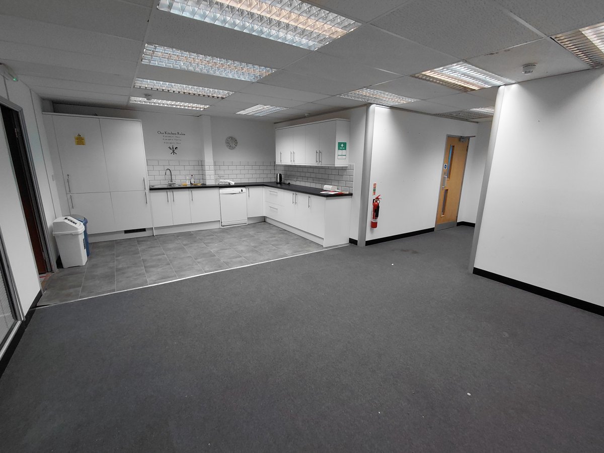 Office in Epsom - photo 3