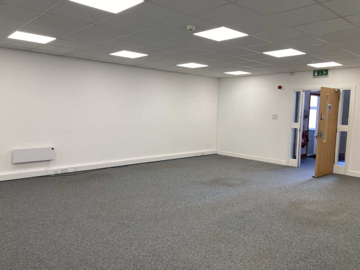Office in Chesterfield - photo 2