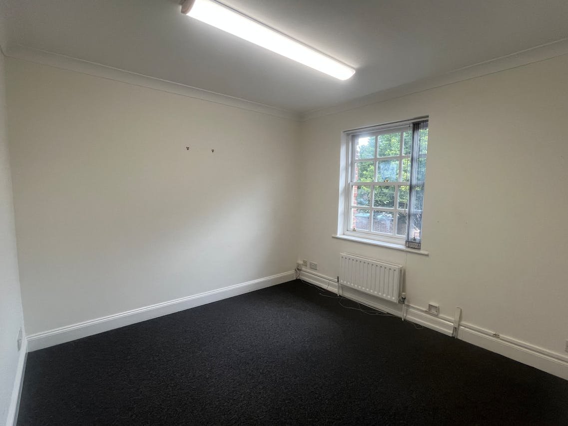 Office in Romsey - photo 3