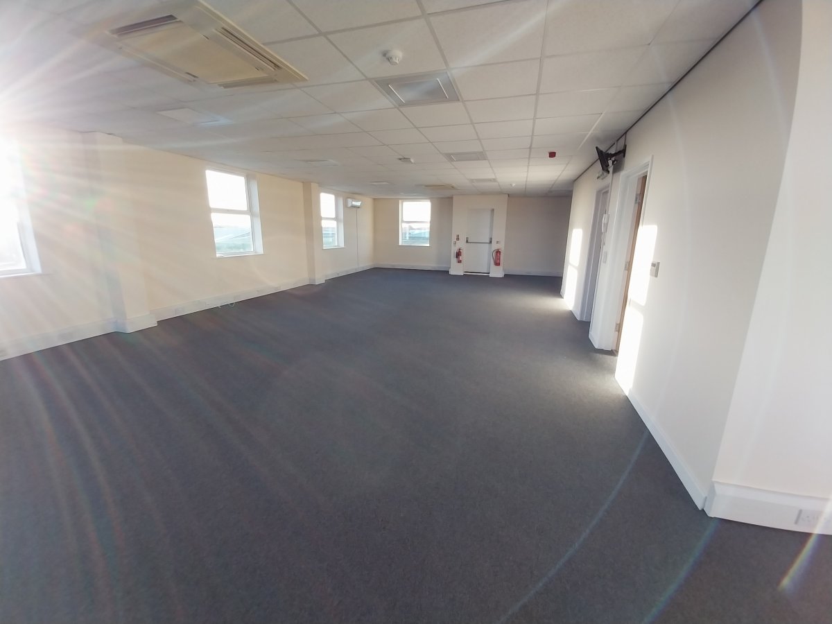 Office in Lincoln - photo 4