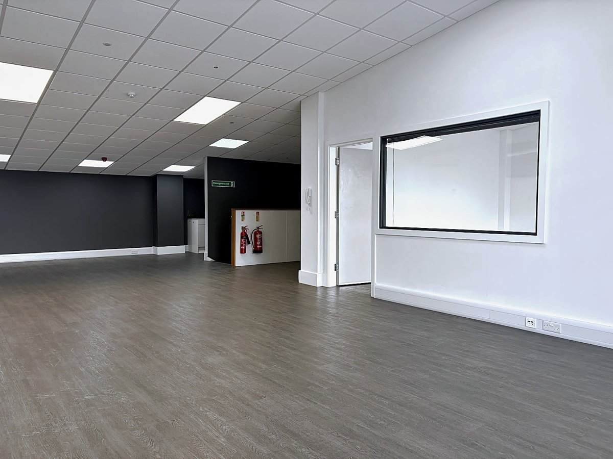 Office in Colchester - photo 3