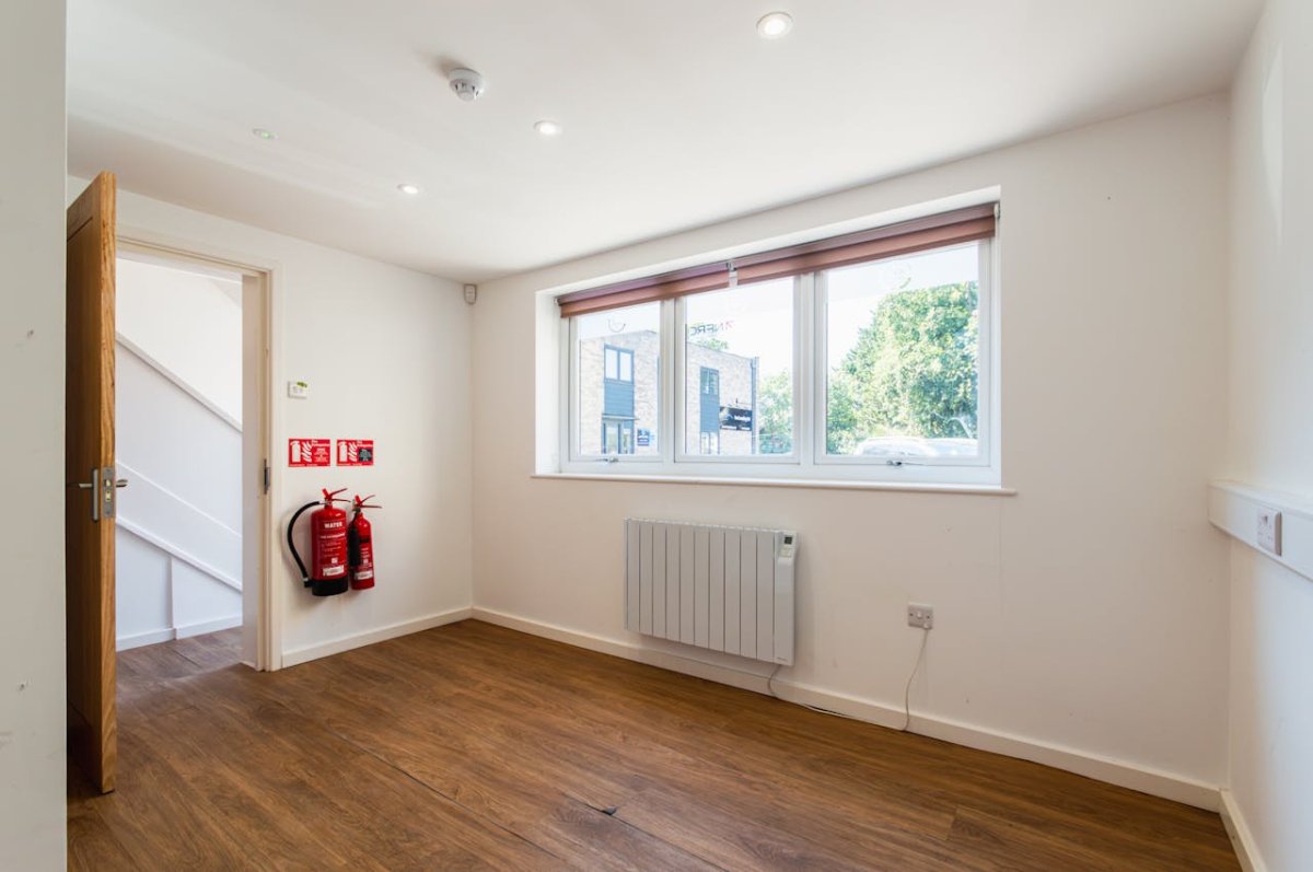 Office in New Milton - photo 3