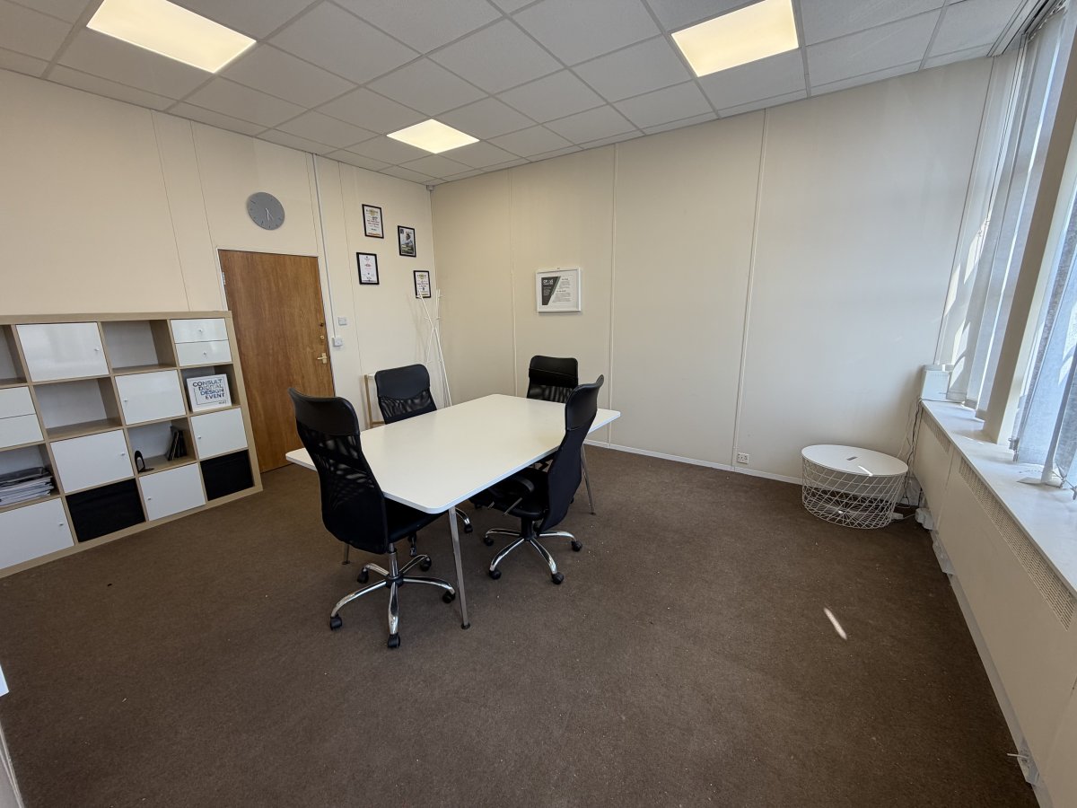 Office in Oadby - photo 4