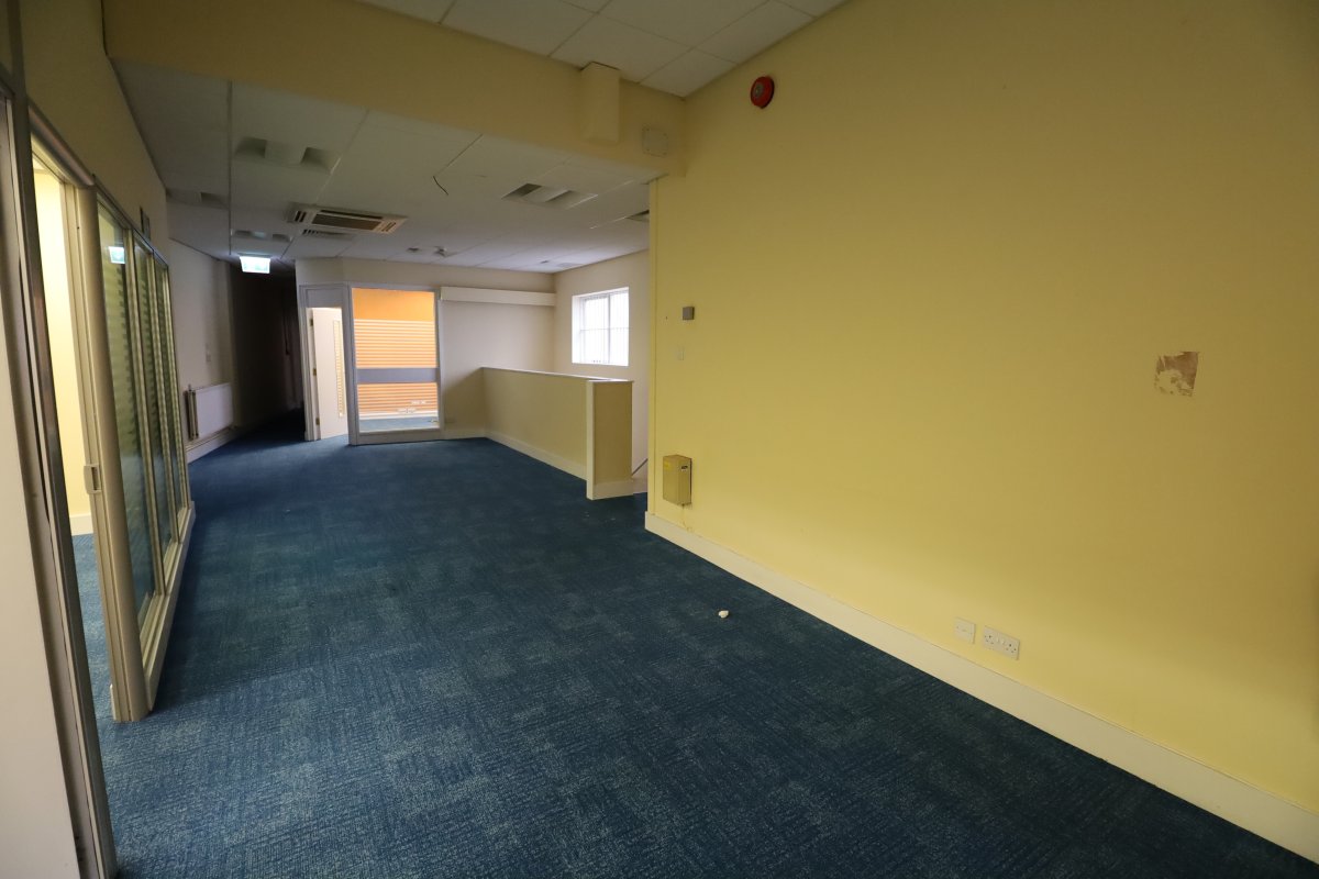 Office in Hinckley - photo 3
