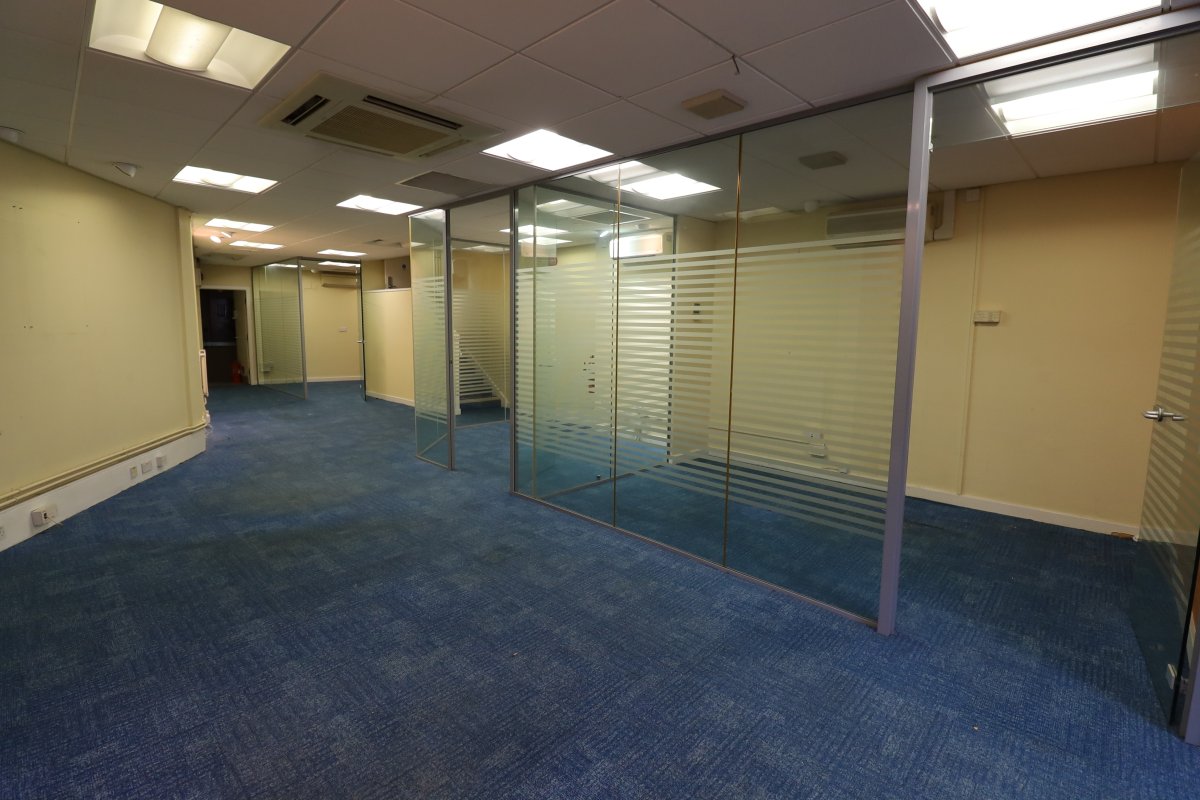 Office in Hinckley - photo 4