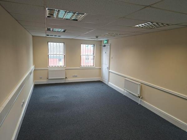 Office in Halesowen - photo 2