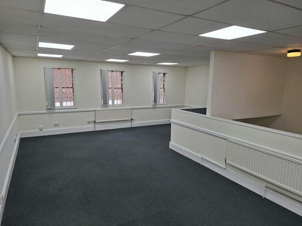 Office in Halesowen - photo 3
