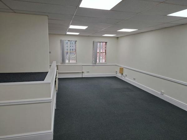 Office in Halesowen - photo 4