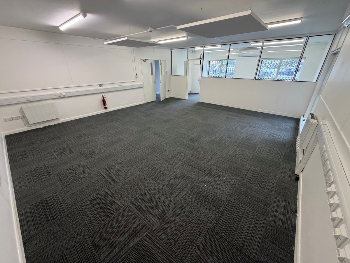 Office in Hinckley - photo 2