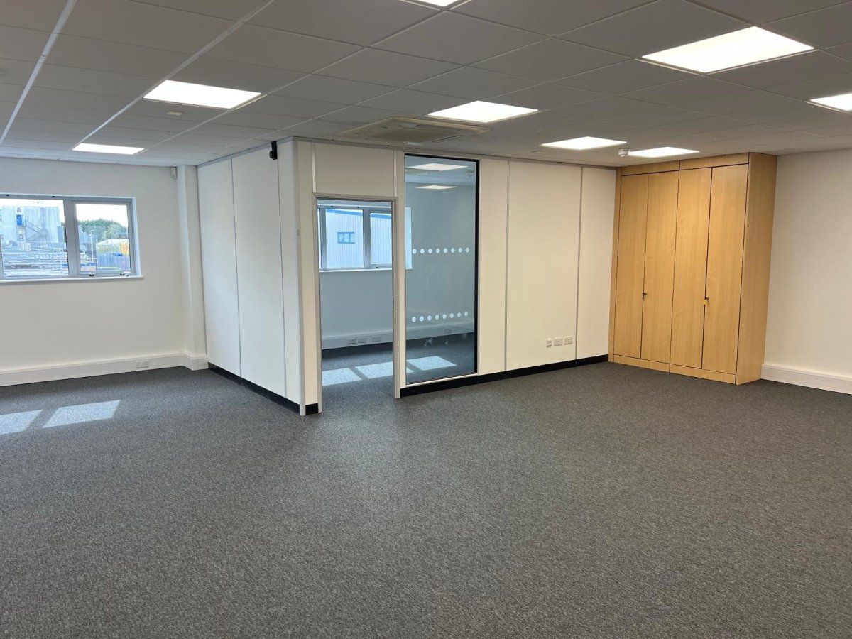 Office in Fareham - photo 3