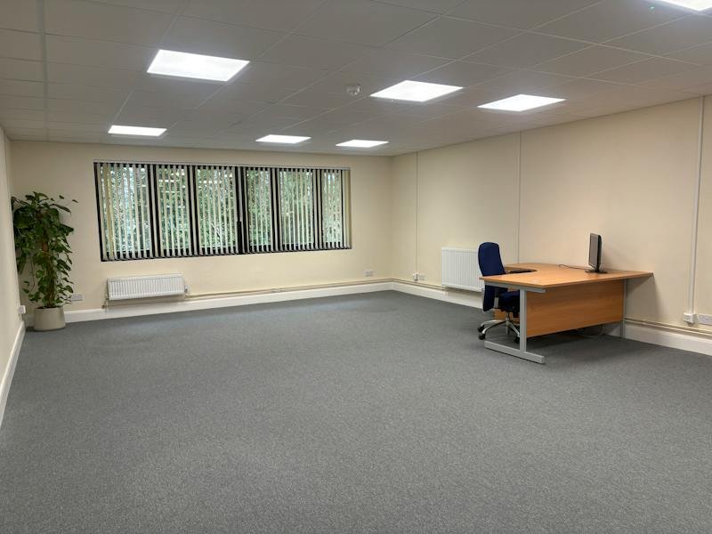 Office in Bordon - photo 4