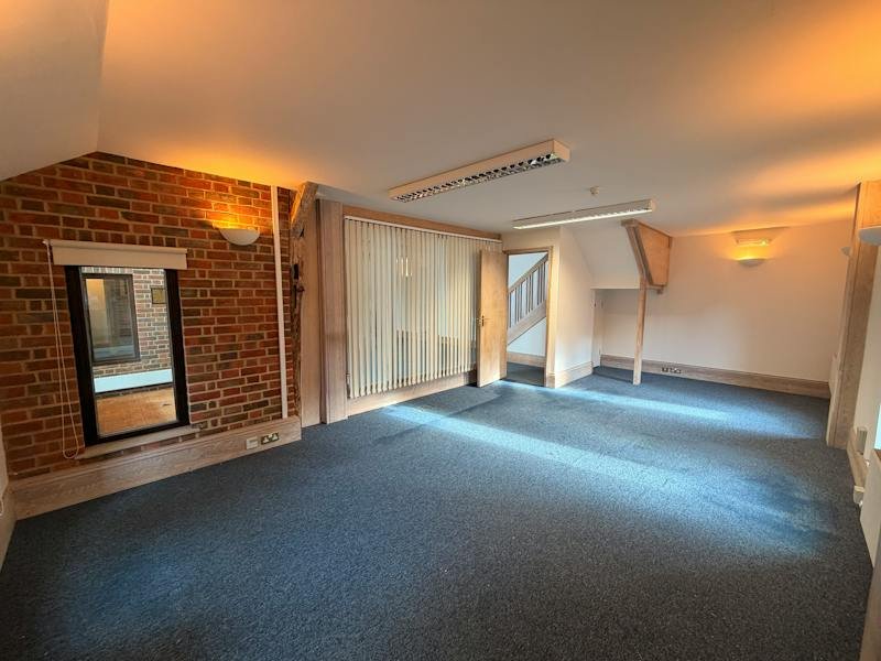Office in Odiham - photo 3