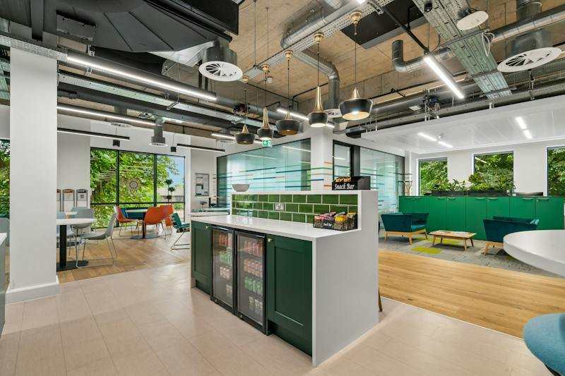 Office in Staines-upon-Thames - photo 3