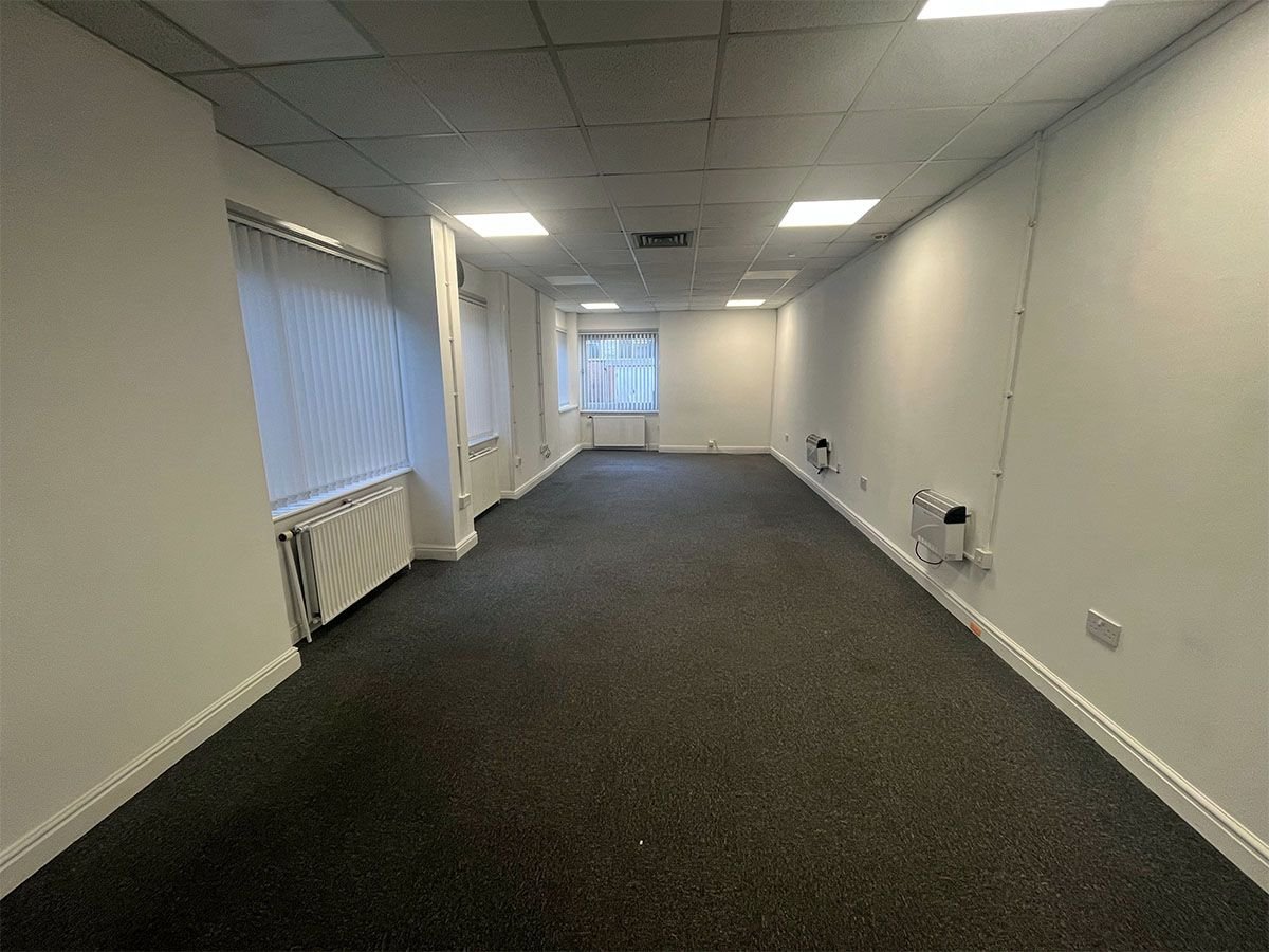 Office in Wirral - photo 2