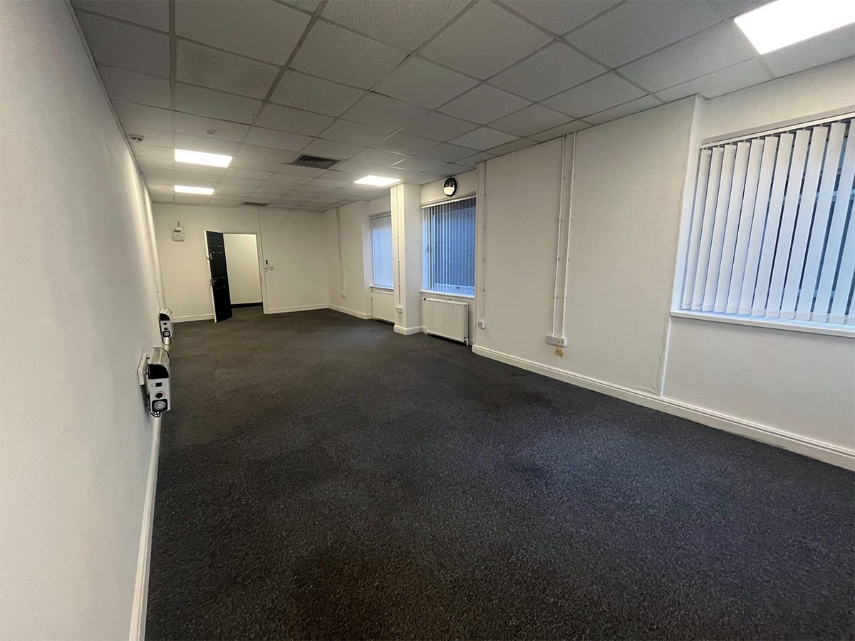 Office in Wirral - photo 4