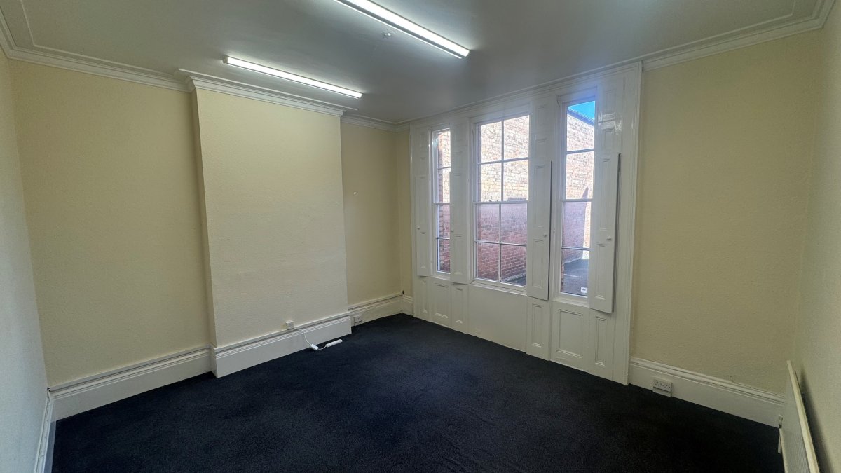 Office in Leamington Spa - photo 4