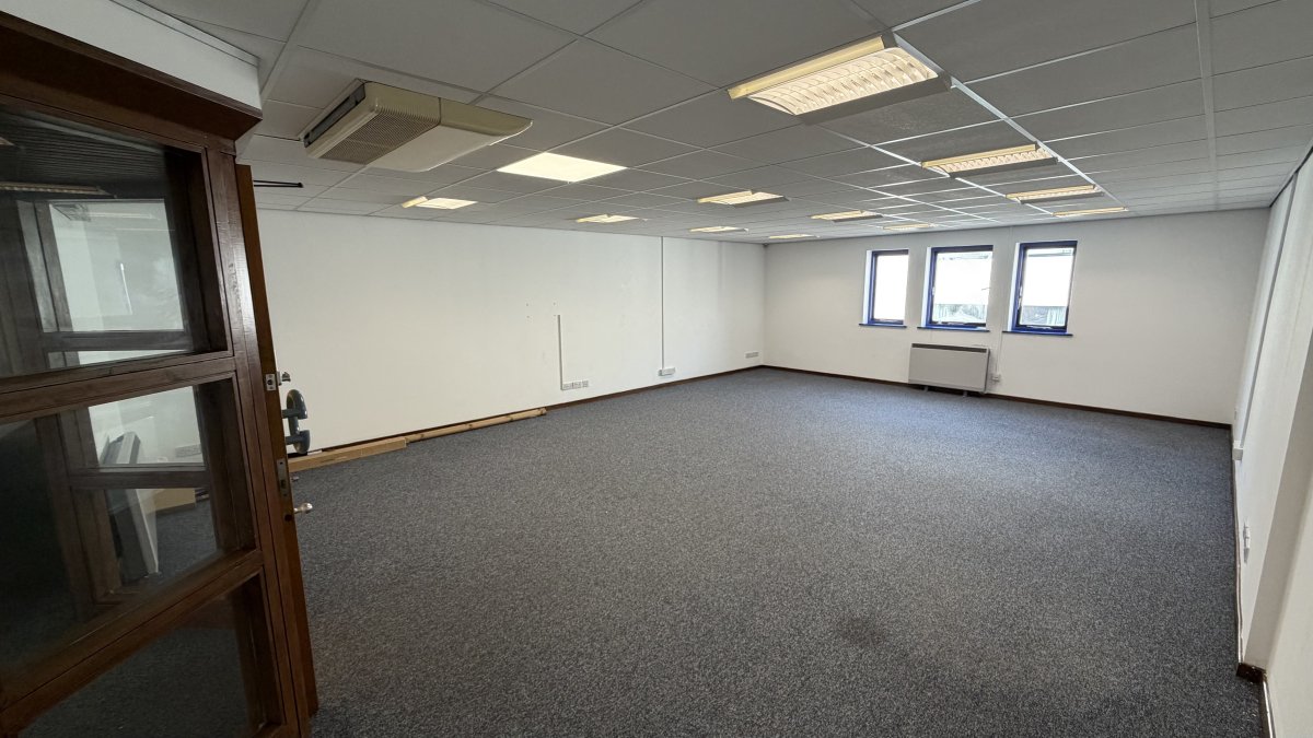 Office in Leamington Spa - photo 3
